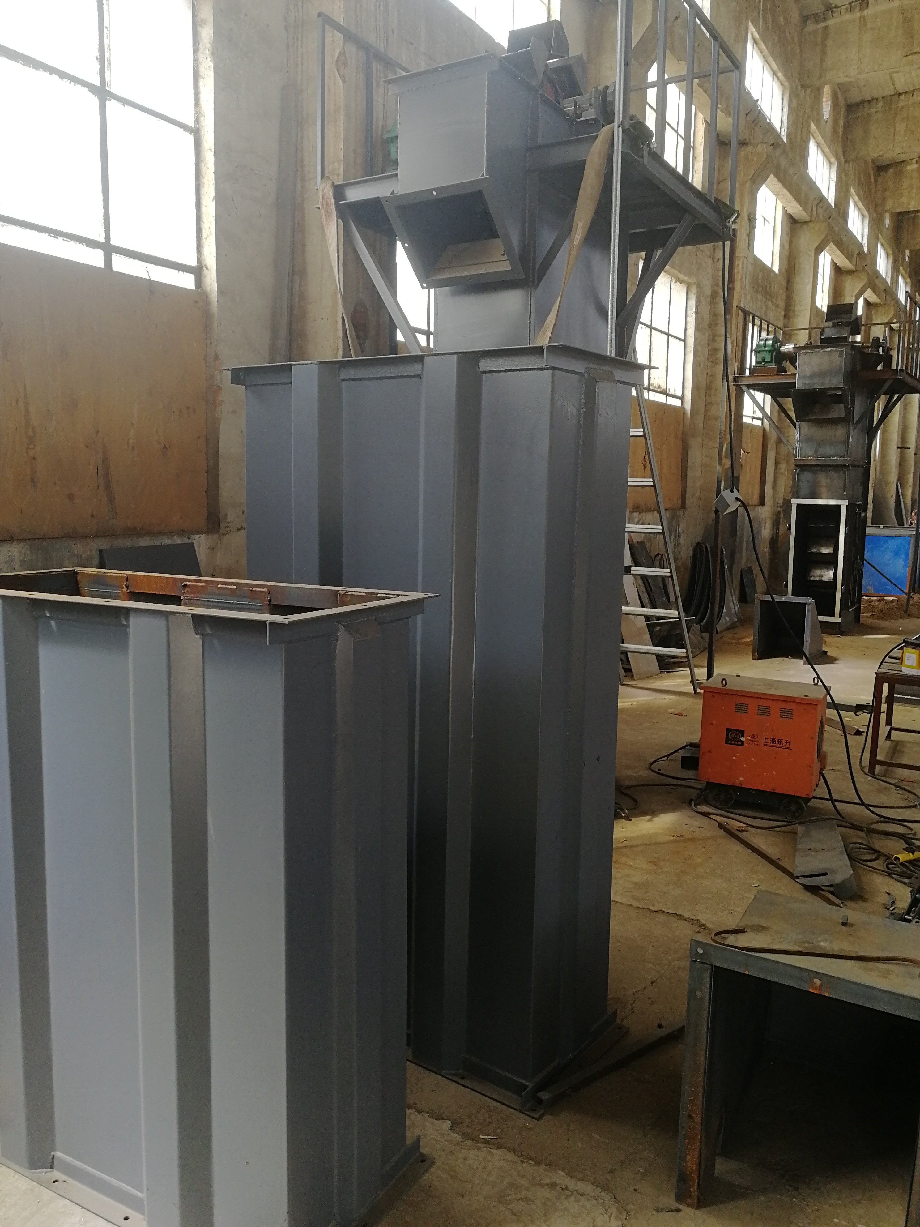 斗式提升機配件料斗規格種類形式以及如何選用 (斗式提升機配件圖片)